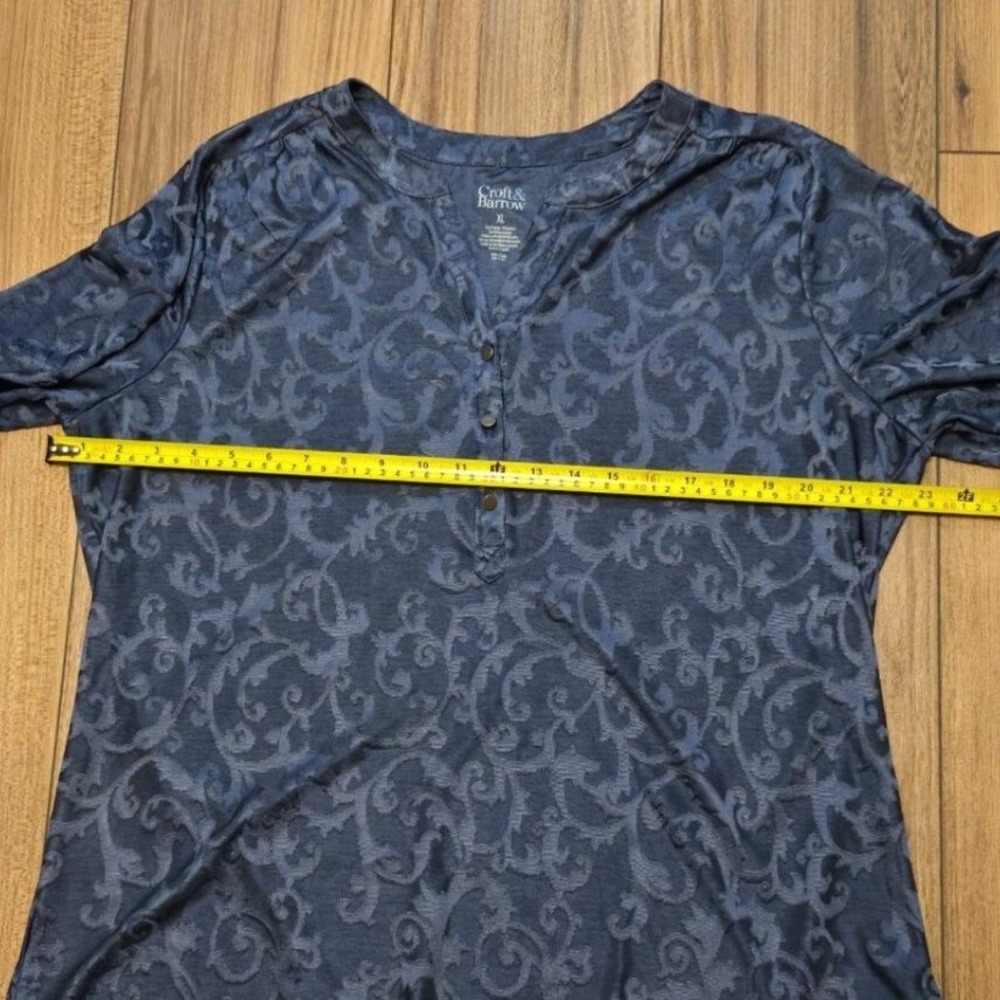 Croft & Barrow Womens XL Navy Blue Burnout Damask Roll Tab Sleeve Henley Top - Picture 5 of 8